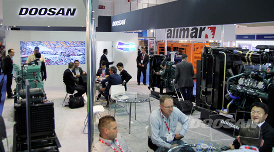 ▲ Doosan Infracore Engine de Doosan Infracore ha realizado una activa promoción a través de su participación en la Exhibición Internacional de Electricidad de Oriente Medio, celebrado en Dubái desde el 11 al 14 de febrero. 